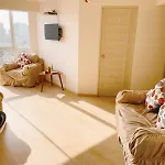 Hermosa habitación privada en edificio de estreno frente al metro