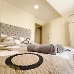 Hermosa habitación privada en edificio de estreno frente al metro